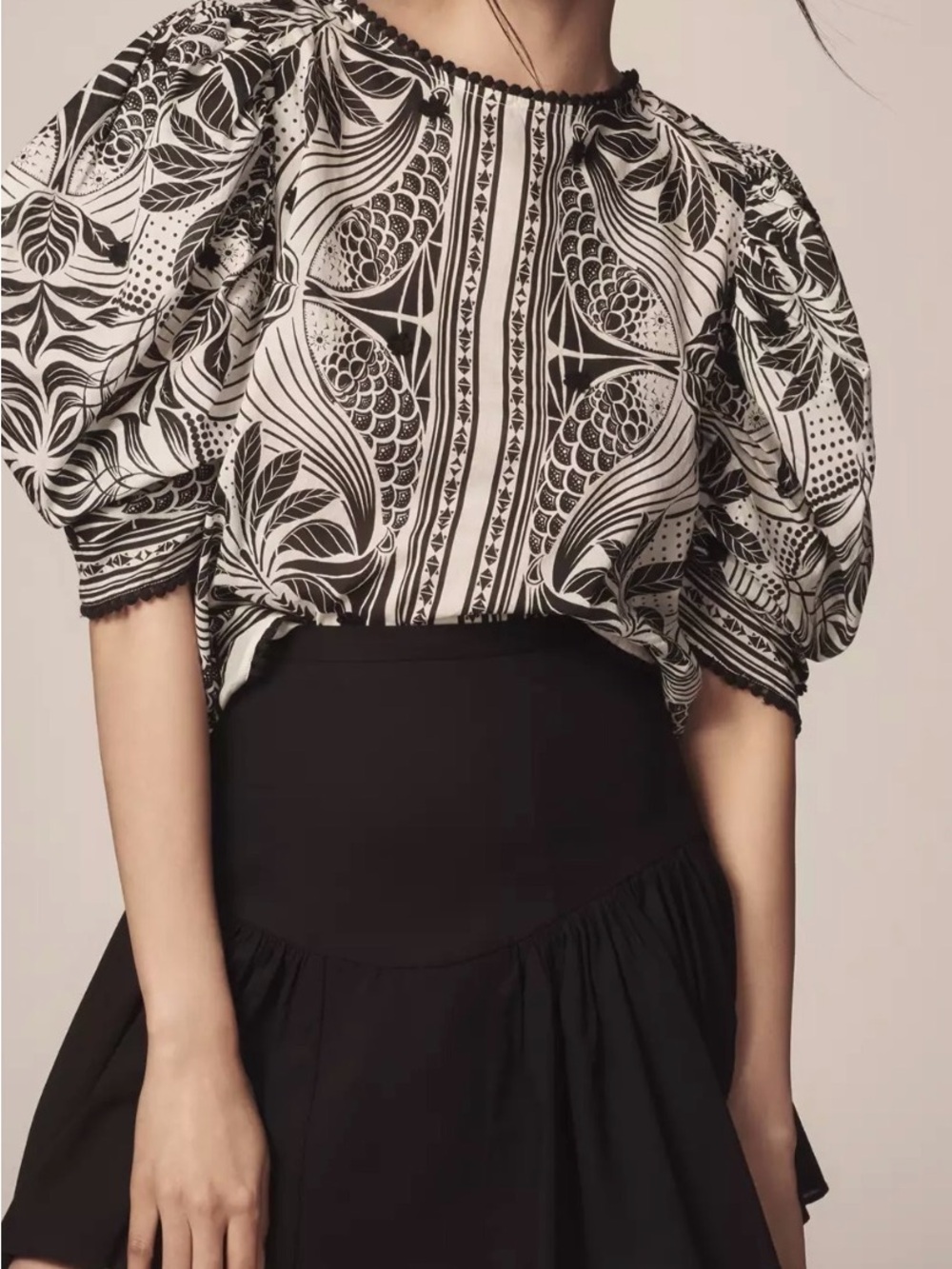 FARM Rio Black & White Printed Puff-Sleeve Peasant Blouse - Picture 1 of 11